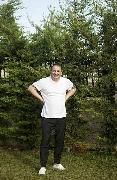 safak-sezer-hulya-avsari-tiye-alinca-fena-kizdirdi-unlu-sanatcidan-sazan-tepkisi-1642964929563.jpeg Şafak Sezer Hülya Avşar'ı Ti'ye alınca fena kızdırdı! Ünlü sanatçı "sazan" diyerek tepki gösterdi-4