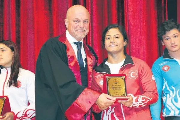 esini-ve-kucuk-kizini-kaynar-suyla-yakan-cani-adamdan-piskin-savunma-1610923241601.jpeg Eşini ve küçük kızını kaynar suyla yakan cani adamdan pişkin savunma-4