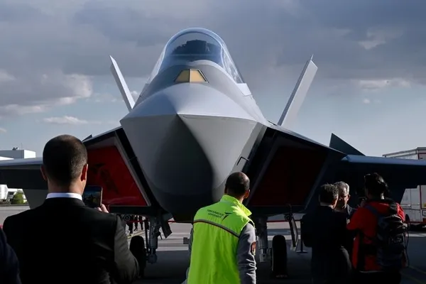 pariste-havacilik-fuarina-turk-damgasi-savunma-sanayiinde-hedef-1-milyar-dolarlik-ihracat-1687322480671.jpg Paris'te havacılık fuarına Türk damgası: Savunma sanayiinde hedef 1 milyar dolarlık ihracat-5