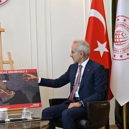 Bakan Uraloğlu Hicaz Demiryolu’nu Al Jazeera’ya anlattı: Bölgedeki dengeleri değiştirecek