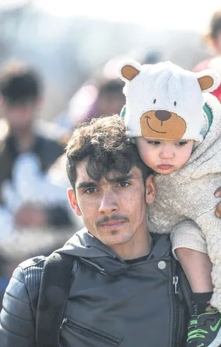 Mülteci çocukların çektiği acılar yürekleri dağladı! Seda Bakan sütten kesildi...