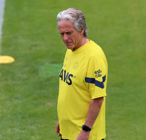 fenerbahce-yeni-transferini-acikladi-1656767163827.jpg Fenerbahçe yeni transferini açıkladı-5