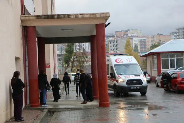 intihara-kalkisan-16-yasindaki-kiz-cocugu-cinsel-istismara-ugradigini-soyledi-babasi-kuzeni-ve-dayisi-gozaltina-alindi-1636030222518.jpg İntihara kalkışan 16 yaşındaki kız çocuğu cinsel istismara uğradığını söyledi! Babası kuzeni ve dayısı gözaltına alındı-2