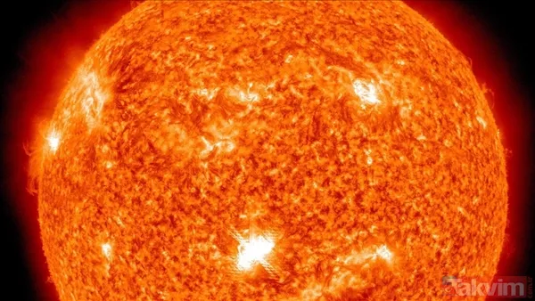 Gökyüzüne Bakmayı Unutmayın! Güneş Patlamasının Etkisiyle Türkiye'de Nadir Görülen Kuzey Işıkları İzlenebilir. Güneş'teki Şiddetli Patlama Sonrası Oluşan...