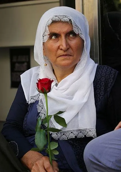 diyarbakir-annelerinin-evlat-nobetinde-1000-gun-hacire-akar-anne-yuregi-karsisinda-kimse-duramaz-1653805666762.jpeg