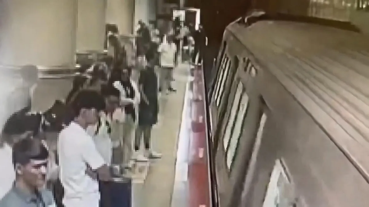 1786261352234.jpeg Şişli'de korku dolu anlar: Valiziyle metro raylarına düşen görme engelli genç ölümden döndü-2