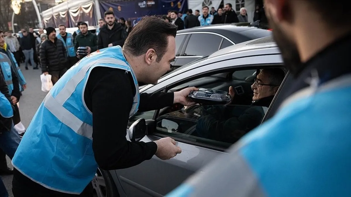 İstanbul trafiğinde iftar seferberliği: AK Parti Gençlik 1 milyon gönüle dokunacak