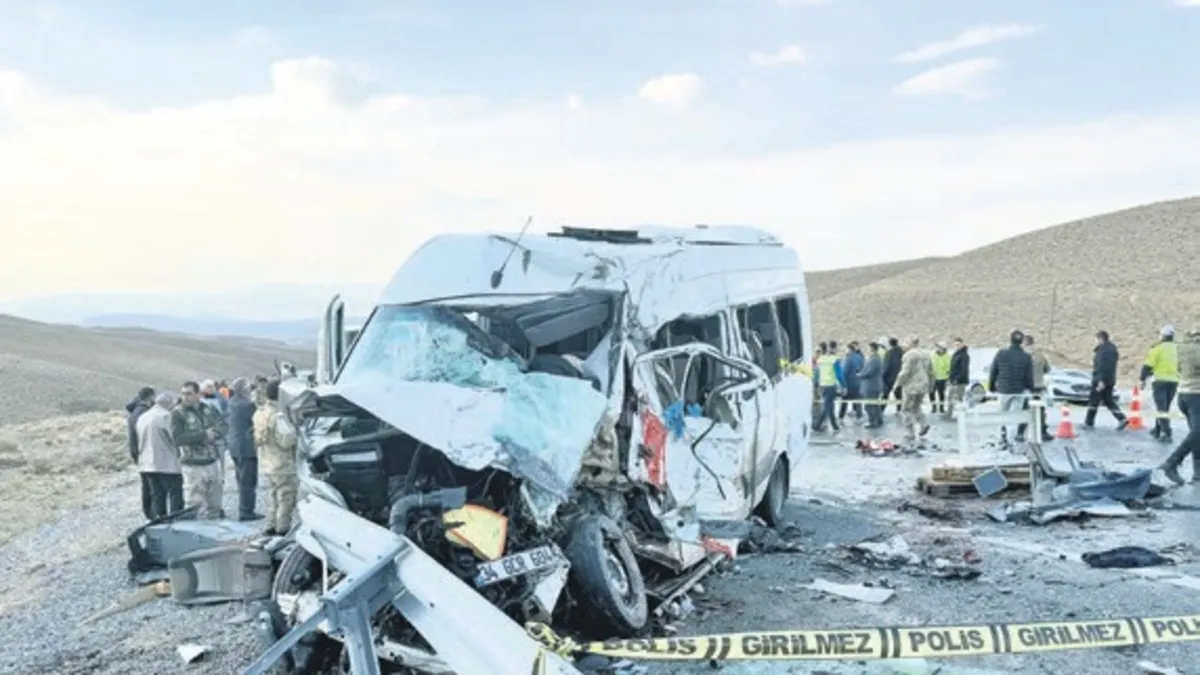 Van'da katliam gibi kaza: 7 ölü 12 yaralı