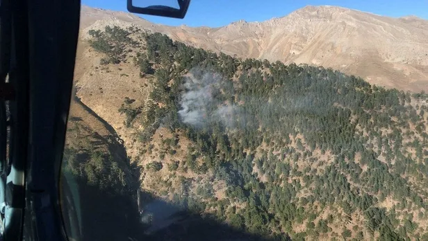 adananin-kozan-ve-feke-ilcelerinde-orman-yangini-ekiplerin-calismasi-devam-ediyor-1664117954595.jpeg