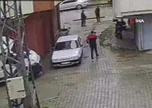 Sokakta kuzen dehşeti! Vurulma anı kamerada