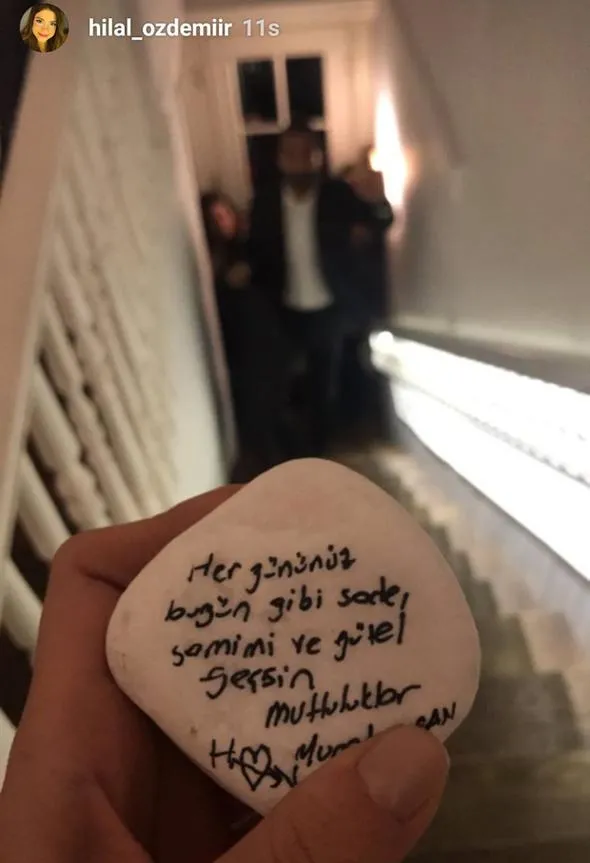 Kaleci Volkan Babacan spiker Hilal Özdemir'le nişanlandı-5