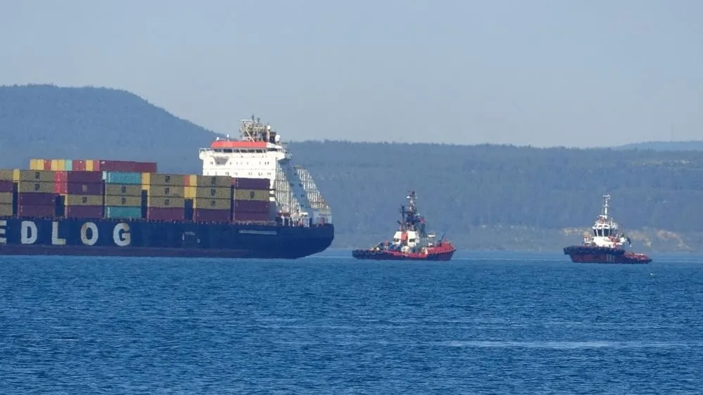 canakkale-bogazinda-konteyner-gemisi-arizasi-1777211625911.jpeg Çanakkale Boğazı'nda konteyner gemisi arızası: Kuzey yönlü boğaz trafiğine açıldı-3