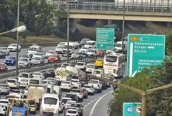 TEM’i kilitleyen kaza!