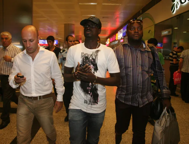 emmanuel-eboue-oldu-mu-emmanuel-eboue-kimdir-kac-yasinda-ve-nereli-1616096850056.jpg Emmanuel Eboue öldü mü? Emmanuel Eboue kimdir, kaç yaşında ve nereli?-3