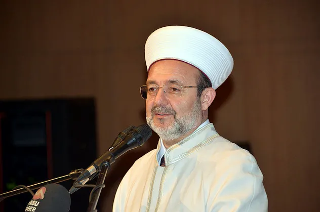 Eski Diyanet İşleri Başkanı Mehmet Görmez'in annesi koronavirüs nedeniyle hayatını kaybetti