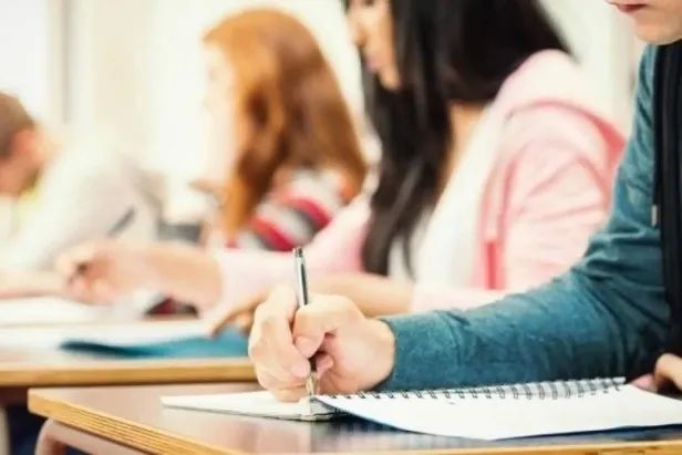 milyonlarca-ogrenci-icin-ders-zili-bugun-calisiyor-1694409620457.jpeg Milyonlarca öğrenci için zil çaldı! İstanbul'da trafik çilesi başladı-8