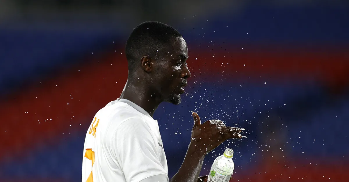 Fenerbahçe ve Galatasaray Eric Bailly’i transfer etmek istiyor