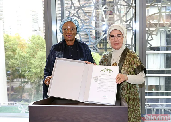 Programın Ardından Nijerya Cumhurbaşkanı'nın Eşi Oluremi Tinubu, Bm 78. Genel Kurulu'nda Küresel İmzaya Açılan Ve Cumhurbaşkanı Erdoğan'ın İlk İmzacısı Olduğu...