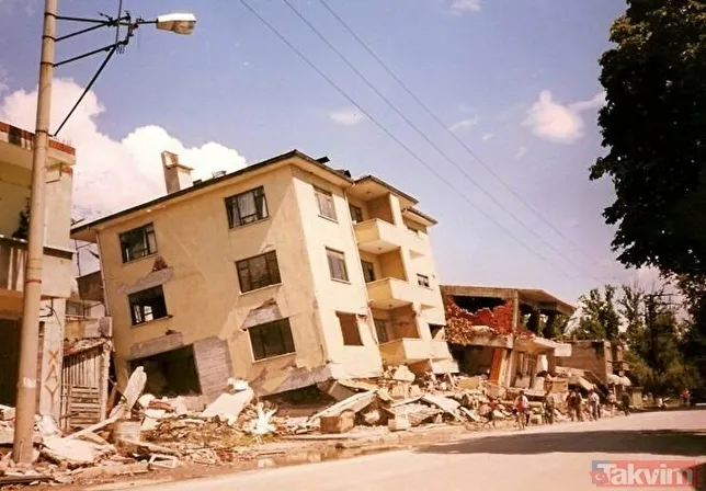 Hükümetin deprem bölgesine ancak 3 gün sonra geldiği 17 Ağustos'un üzerinden 22 yıl geçti
