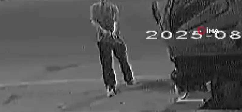 iki-genc-isyerini-kursunladi-rahat-tavirlari-pes-dedirttiesenyurtta-isyerinin-kursunlanma-ani-saniye-saniye-ka-1754554983275.jpeg Saldırganlar kameraya yakalandı (İHA)