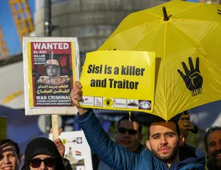 Darbeci Sisi'ye Londra'da sert protesto