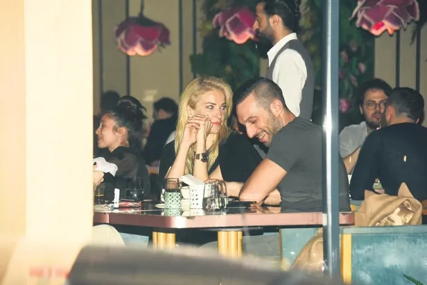 burcu-esmersoy-askta-dur-durak-bilmiyor-allan-hakkodan-ayrilan-esmersoy-italyan-is-adamiyla-yakinlasti-1595108371298.jpeg Burcu Esmersoy aşkta dur durak bilmiyor! Allan Hakko'dan ayrılan Esmersoy İtalyan İş adamıyla yakınlaştı...-2