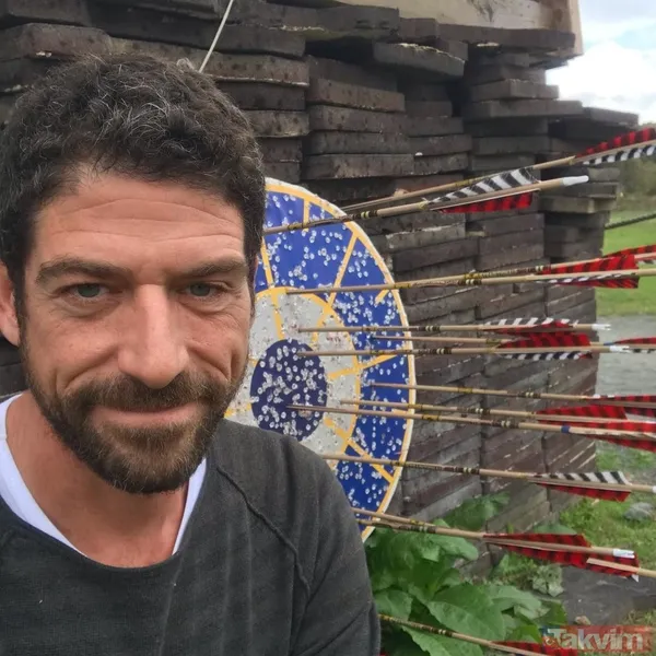 2007-2009 Seneleri Arasında Antakya'da Çekilen "Asi" Dizisinde Oynayan Hünal, 18 Eylül 2011 Tarihinde Evlendi. Doğan Atilla Adında Bir Oğlu Oldu.