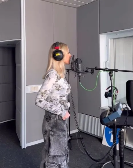 Hadise bir kez daha kolları sıvadı! Depremzedeler için söyledi