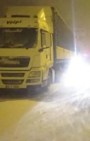 Malatya-Kayseri ile Malatya-Sivas kara yolları yoğun kar yağışı nedeniyle ulaşıma kapandı