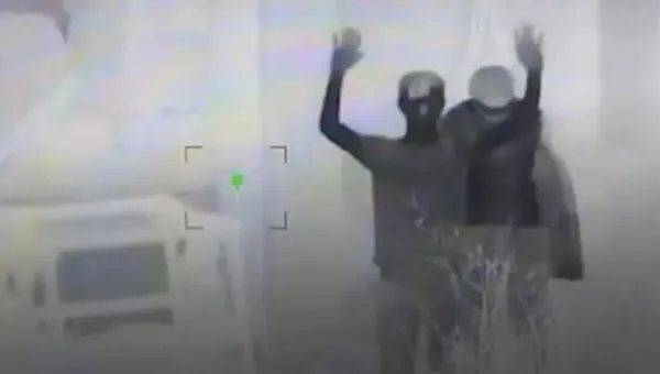 son-dakika-hakkari-yuksekovada-zirhli-polis-aracina-ates-acan-teroristlerin-yakalanma-ani-kamerada-1666513655582.jpg SON DAKİKA: Hakkari Yüksekova'da zırhlı polis aracına ateş açan teröristlerin yakalanma anı kamerada-3