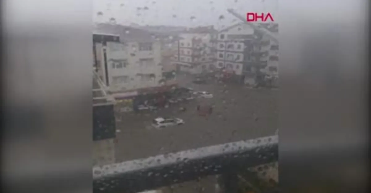 Ankara'da sağanak yağış... Sokaklar göle döndü