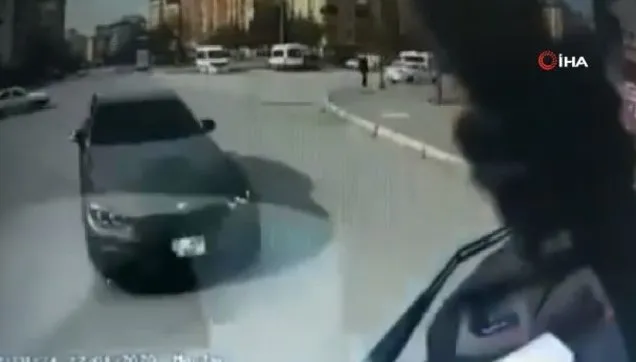 gaziantep te luks arac ile otobusun carpistigi feci kaza kamerada