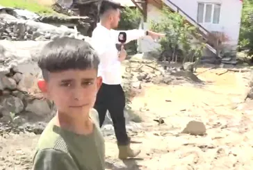 Erzurum Oltu’da sel bir mahalleyi yıktı geçti