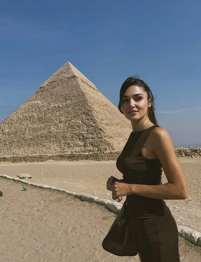 Sabancılara yeni gelin geliyor! Hande Erçel ve Hakan Sabancı ikinci yıl dönümlerini kutladı - 6