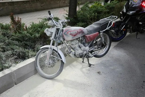 Nevşehir'de ehliyetsiz sürücü polislere yakalanınca motorunu ateşe verdi-4