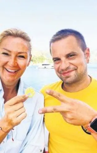 Pınar Altuğ ve eşi Yağmur Atacan yatta oyun oynadı