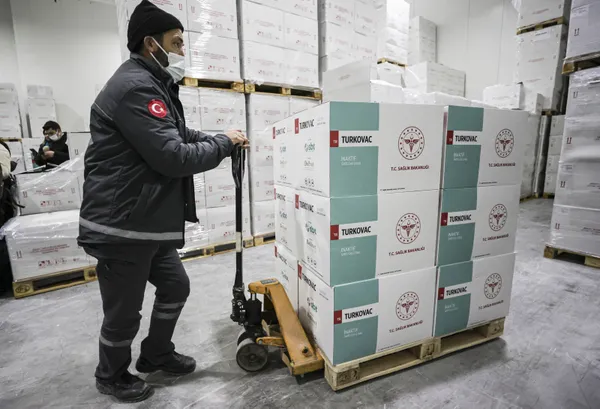 baskan-erdogan-duyurmustu-yerli-asi-turkovac-icin-geri-sayim-asilar-inceleniyor-1640761452052.jpg Başkan Erdoğan duyurmuştu! Yerli aşı TURKOVAC için geri sayım: Aşılar inceleniyor-4