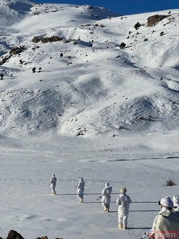 SON DAKİKA: Siirt'te 545 personelin katılımıyla Eren Kış-24 Şehit Jandarma Astsubay Kıdemli Çavuş Erkan Yalçın operasyonu başlatıldı - 10