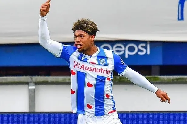 sacha-boeye-talip-cikti-galatasaraya-dev-gelir-saglayacak-1674555278413.jpeg Avrupa'da transfer üçgeni... Sacha Boey de işin içinde! Galatasaray'a dev gelir sağlayacak-4
