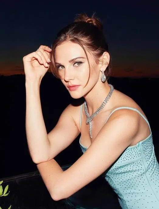 1715460352446.jpeg Alina Boz'dan Galatasaraylıları kızdıran hareket! “Aşkın Olayım” şarkısıyla ağza alınmayacak küfürler etti-6