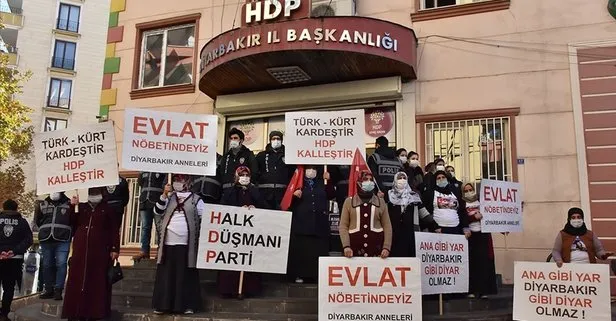 Diyarbakır anneleri 17 günlük tam kapanmasının ardından tekrar HDP il binası önünde