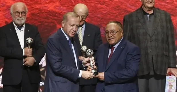 Ödülünü Başkan Erdoğan'dan almıştı! 'UNESCO Yaşayan İnsan Hazinesi' ünvanlı davul ustası Adem Göçer hayatını kaybetti