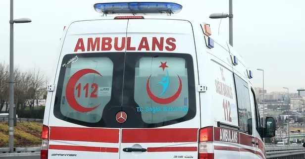 Adana'da 3 aracın karıştığı trafik kazası! Aynı aileden 1'i bebek 5 kişi yaralandı