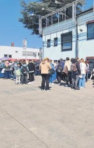 Almanya'da aşevi kuyruğu! Halk bedava yemek için uzun kuyruklar oluşturdu