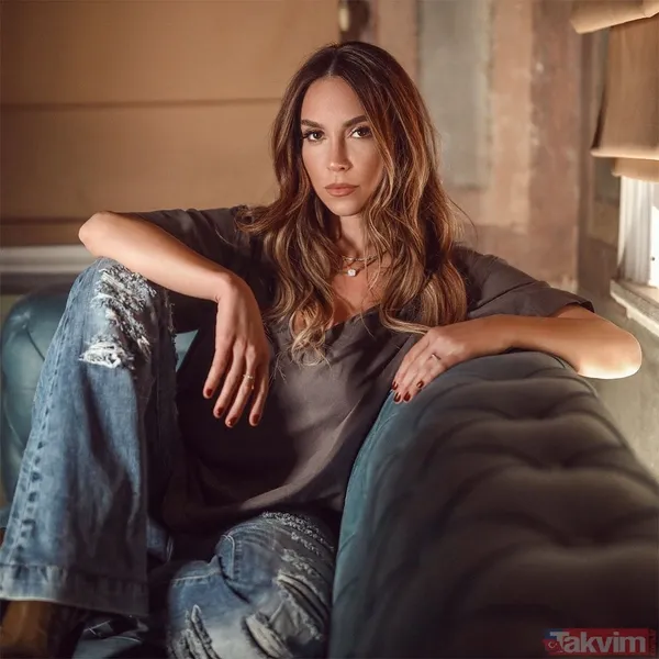 Şarkılar Bizi Söyler’in konuğu Fettah Can’ın eşi bakın hangi şarkıcı çıktı! Duyan şaştı kaldı meğer kendisinden de ünlüymüş... - 22