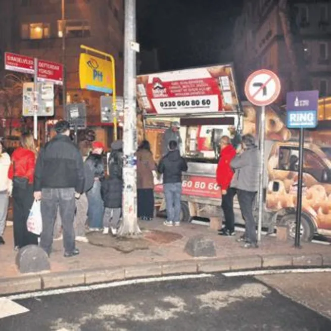 Arkadaşları lokma döktürdü!