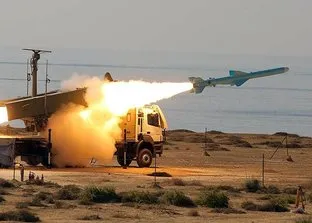 İran, İsrail saldırısında kullandığı füzeleri sergiledi!