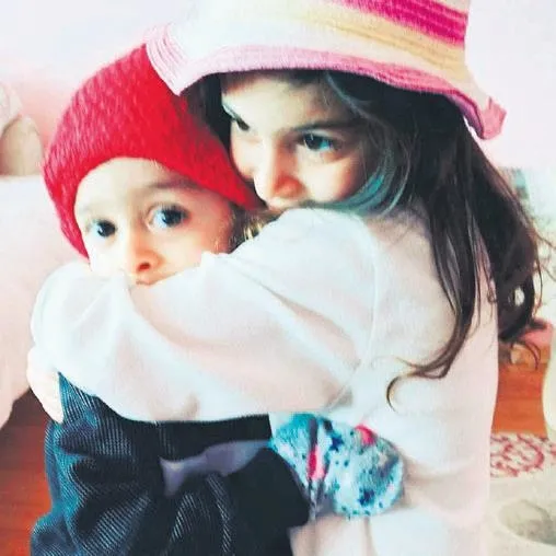 izmirde-korkunc-olay-ece-melisa-ve-ege-mercankaya-kardesler-yedikleri-yemekten-zehirlendi-minik-ece-hayatini-k-1654639263809.jpeg İzmir'de korkunç olay! Ece Melisa ve Ege Mercankaya kardeşler yedikleri yemekten zehirlendi... Minik Ece hayatını kaybetti-3