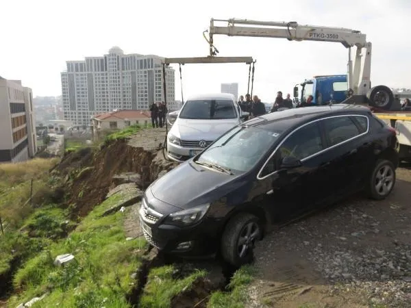 Ataşehir'de FETÖ'ye ait okul inşaatında toprak kayması-2