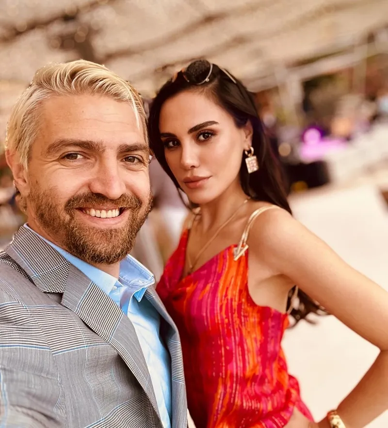 sukran-ovali-ve-caner-erkinin-kutuphane-sinavi-1775654599074.jpg Şükran Ovalı ve Caner Erkin’in kütüphane sınavı! Yılmaz Erdoğan’ın evinde donup kaldıkları o an!-6